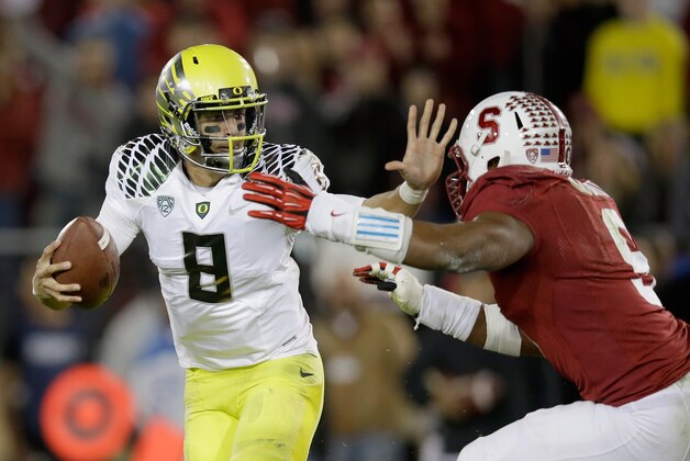 PALO ALTO, CA - NOVEMBER 07:  Marcus Mariota #8 of the Oregon Ducks in action against the Stanford Cardinal at Stanford Stadium on November 7, 2013 in Palo Alto, California.  (Photo by Ezra Shaw/Getty Images)