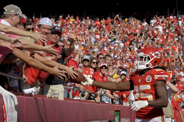 Kansas City Chiefs running back Jamaal Charles (25) celebrates a touchdown with the hometown fans against the St. Louis Rams during an NFL football game Sunday, Oct. 26, 2014, in Kansas City, Mo. (AP Photo/Reed Hoffmann)