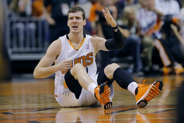 Phoenix Suns' Goran Dragic, of Slovnia, looks for a call during the first half of an NBA basketball game against the Memphis Grizzlies, Monday, April 14, 2014, in Phoenix. (AP Photo/Matt York)