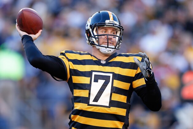 PITTSBURGH, PA - OCTOBER 26:  Ben Roethlisberger #7 of the Pittsburgh Steelers throws a pass during the first quarter against the Indianapolis Colts at Heinz Field on October 26, 2014 in Pittsburgh, Pennsylvania.  (Photo by Joe Robbins/Getty Images)