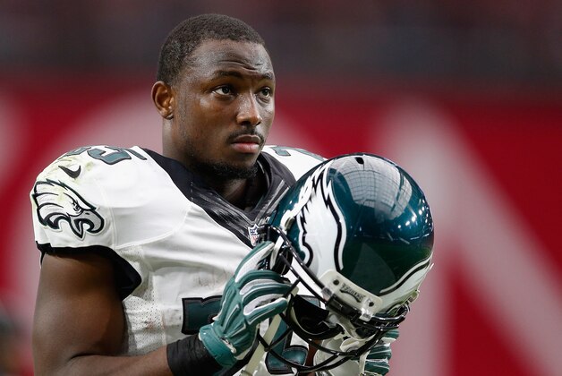 GLENDALE, AZ - OCTOBER 26: Running back LeSean McCoy #25 of the Philadelphia Eagles on the sidelines during the NFL game against the Arizona Cardinals at the University of Phoenix Stadium on October 26, 2014 in Glendale, Arizona. The Cardinals defeated the Eagles 24-20. (Photo by Christian Petersen/Getty Images) GLENDALE, AZ - OCTOBER 26: Running back LeSean McCoy #25 of the Philadelphia Eagles on the sidelines during the NFL game against the Arizona Cardinals at the University of Phoenix Stadium on October 26, 2014 in Glendale, Arizona. The Cardinals defeated the Eagles 24-20. (Photo by Christian Petersen/Getty Images)