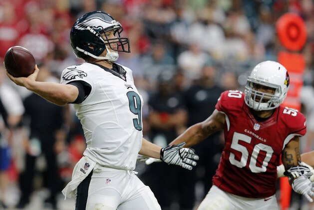 Philadelphia Eagles quarterback Nick Foles (9) throws as Arizona Cardinals middle linebacker Larry Foote (50) pursues during the second half of an NFL football game, Sunday, Oct. 26, 2014, in Glendale, Ariz. (AP Photo/Rick Scuteri)