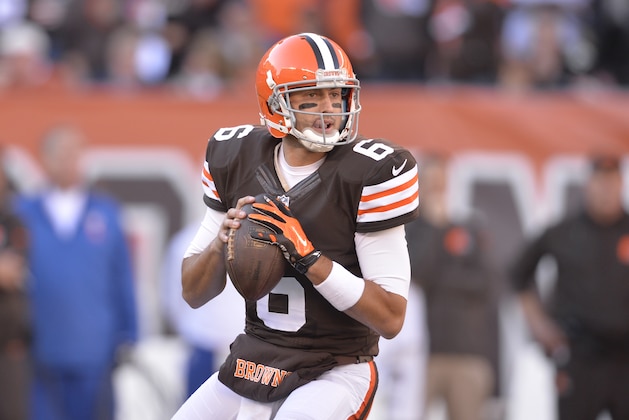 Cleveland Browns quarterback Brian Hoyer (6) looks to pass during an NFL football game against the Oakland Raiders Sunday, Oct. 26, 2014, in Cleveland. Cleveland won 23-13. (AP Photo/David Richard)