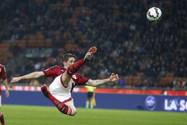 AC Milan's Fernando Torres makes an attempt to score during a Serie A soccer match between AC Milan and Fiorentina, at the San Siro stadium in Milan, Italy, Sunday, Oct.26, 2014. (AP Photo/Luca Bruno)