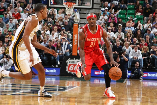 SALT LAKE CITY, UT - OCTOBER 29:   Jason Terry #31 of the Houston Rockets handles the ball against the Utah Jazz at EnergySolutions Arena on October 29, 2014 in Salt Lake City, Utah. NOTE TO USER: User expressly acknowledges and agrees that, by downloading and or using this Photograph, User is consenting to the terms and conditions of the Getty Images License Agreement. Mandatory Copyright Notice: Copyright 2014 NBAE (Photo by Melissa Majchrzak/NBAE via Getty Images)