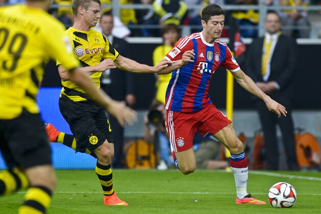 Dortmund's Lukasz Piszczek, left, and Munich's Robert Lewandowski challenge for the ball during the German soccer Super Cup match between Borussia Dortmund and Bayern Munich in Dortmund, Germany, Wednesday, Aug. 13, 2014. (AP Photo/Sascha Schuermann)
