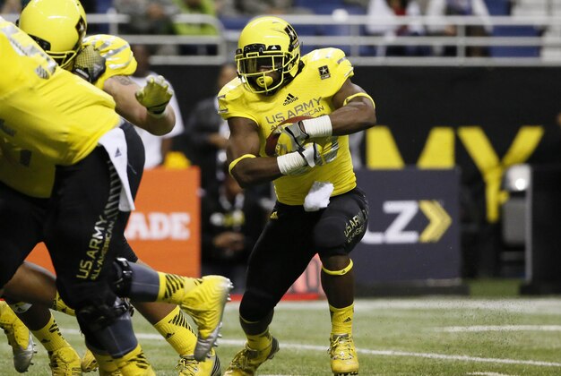 Jan 4, 2014; San Antonio, TX, USA; West running back Joe Mixon (28) runs the ball for a touchdown during U.S. Army All-American Bowl high school football game at the Alamodome. Mandatory Credit: Soobum Im-USA TODAY Sports
