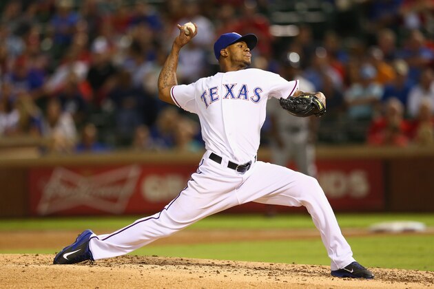 ARLINGTON, TX - SEPTEMBER 24:  Lisalverto Bonilla #59 of the Texas Rangers throws against the Houston Astros in the fourth inning at Globe Life Park in Arlington on September 24, 2014 in Arlington, Texas.  (Photo by Ronald Martinez/Getty Images)