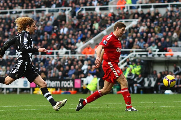 NEWCASTLE, UNITED KINGDOM - DECEMBER 28:  Steven Gerrard of Liverpool chips the ball over Shay Given of Newcastle to score the fourth goal during the Barclays Premier League match between Newcastle United and Liverpool at St James Park on December 28, 2008 in Newcastle, England.  (Photo by Laurence Griffiths/Getty Images)