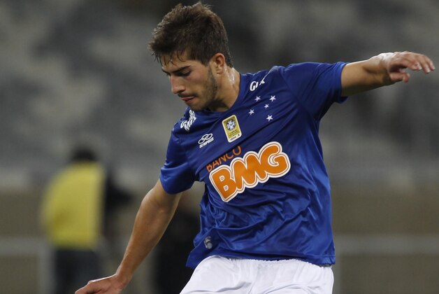 BELO HORIZONTE, BRAZIL - OCTOBER 08: Lucas Silva #16 of Cruzeiro in action during a match between Cruzeiro and Corinthians as part of Brasileirao Series A 2014 at Mineirao Stadium on October 08, 2014 in Belo Horizonte, Brazil. (Photo by Washington Alves/Getty Images)