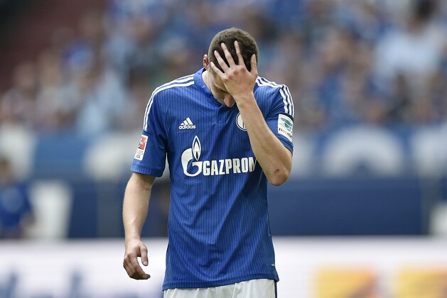 Schalke's Julian Draxler reacts after Frankfurt's Alexander Meier scored the opening goal during the German Bundesliga soccer match between FC Schalke 04 and Eintracht Frankfurt in Gelsenkirchen, Germany, Saturday, Sept.20,2014. (AP Photo/Martin Meissner)