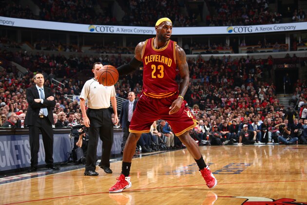 CHICAGO, IL - OCTOBER 31:  LeBron James #23 of the Cleveland Cavaliers handles the ball against the Chicago Bulls during a game at the United Center  on October 31, 2014 in Chicago, Illinois. NOTE TO USER: User expressly acknowledges and agrees that, by downloading and or using this photograph, User is consenting to the terms and conditions of the Getty Images License Agreement. Mandatory Copyright Notice: Copyright 2014 NBAE (Photo by Nathaniel S. Butler/NBAE via Getty Images)