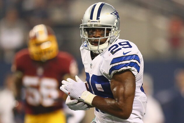 ARLINGTON, TX - OCTOBER 27:  DeMarco Murray #29 of the Dallas Cowboys runs the ball against the Washington Redskins in the second quarter at AT&T Stadium on October 27, 2014 in Arlington, Texas.  (Photo by Ronald Martinez/Getty Images)