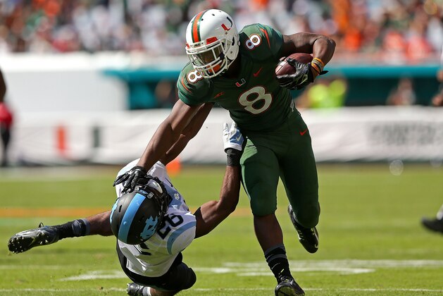 MIAMI GARDENS, FL - NOVEMBER 01:  Duke Johnson #8 of the Miami Hurricanes rushes for a first down during a game against the North Carolina Tar Heels at Sun Life Stadium on November 1, 2014 in Miami Gardens, Florida.  (Photo by Mike Ehrmann/Getty Images)