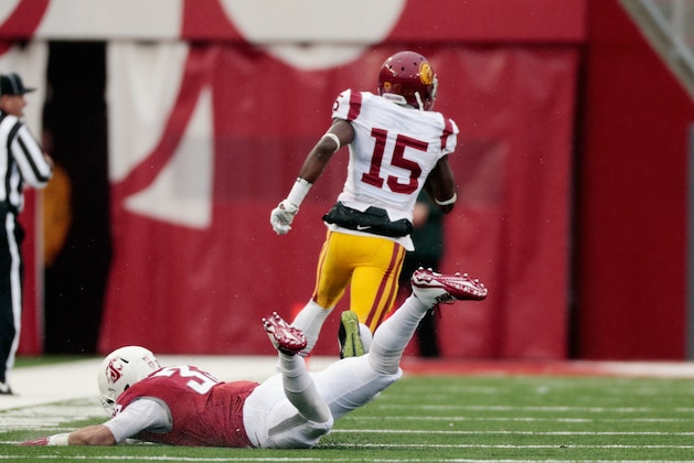 PULLMAN, WA - NOVEMBER 01: Nelson Agholor #15 of the USC Trojans returns the ball for a touchdown against the Washington State Cougars in the first quarter at Martin Stadium on November 1, 2014 in Pullman, Washington. (Photo by William Mancebo/Getty Images)