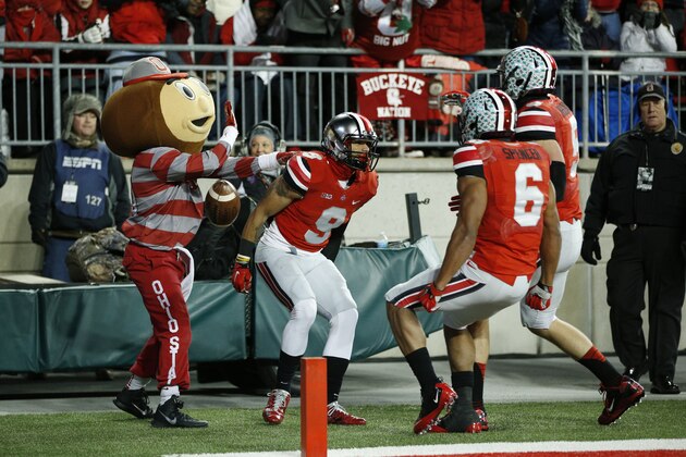 COLUMBUS, OH - NOVEMBER 1: Devin Smith #9 of the Ohio State Buckeyes celebrates with teammates and Brutus Buckeye after an 8-yard touchdown reception in the second quarter of the game against the Illinois Fighting Illini at Ohio Stadium on November 1, 2014 in Columbus, Ohio. (Photo by Joe Robbins/Getty Images)