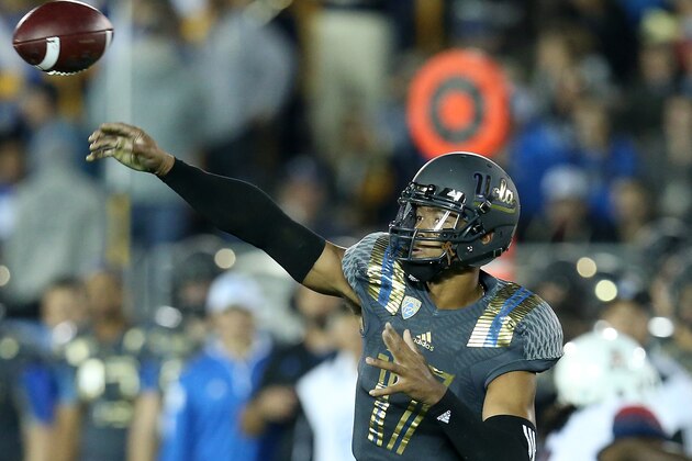 PASADENA, CA - NOVEMBER 01:  Quarterback Brett Hundley #17 of the UCLA Bruins throws a pass against the Arizona Wildcats at the Rose Bowl on November 1, 2014 in Pasadena, California.  (Photo by Stephen Dunn/Getty Images)