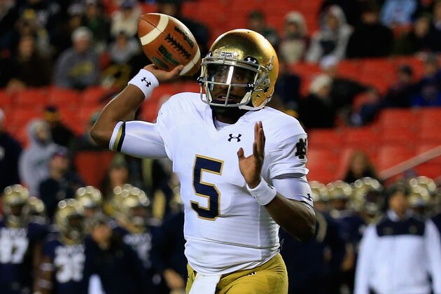LANDOVER, MD - NOVEMBER 01: Quarterback Everett Golson #5 of the Notre Dame Fighting Irish throws a first half pass against the Navy Midshipmen at FedExField on November 1, 2014 in Landover, Maryland.  (Photo by Rob Carr/Getty Images)