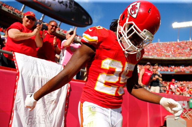 KANSAS CITY, MO - OCTOBER 26:   Jamaal Charles #25 of the Kansas City Chiefs celebrates scoring a touchdown against the St. Louis Rams during the second half at Arrowhead Stadium on October 26, 2014 in Kansas City, Missouri.  (Photo by Kyle Rivas/Getty Images)