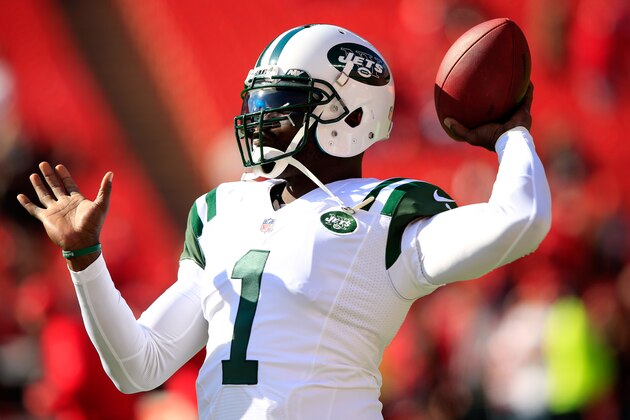 KANSAS CITY, MO - NOVEMBER 02:   Michael Vick #1 of the New York Jets warms up before the game against ths Kansas City Chiefs  at Arrowhead Stadium on November 2, 2014 in Kansas City, Missouri.  (Photo by Jamie Squire/Getty Images)