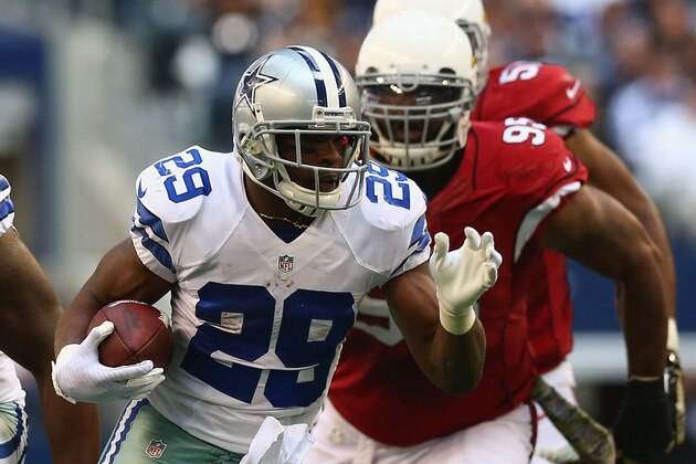 ARLINGTON, TX - NOVEMBER 02:   DeMarco Murray #29 of the Dallas Cowboys runs the ball against the Arizona Cardinals in the second quarter at AT&T Stadium on November 2, 2014 in Arlington, Texas.  (Photo by Ronald Martinez/Getty Images)