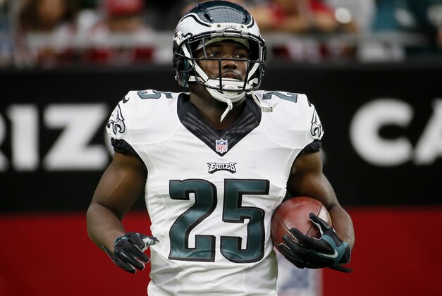 Philadelphia Eagles running back LeSean McCoy (25) warms up prior to an NFL football game against the Arizona Cardinals, Sunday, Oct. 26, 2014, in Glendale, Ariz. (AP Photo/Matt York)