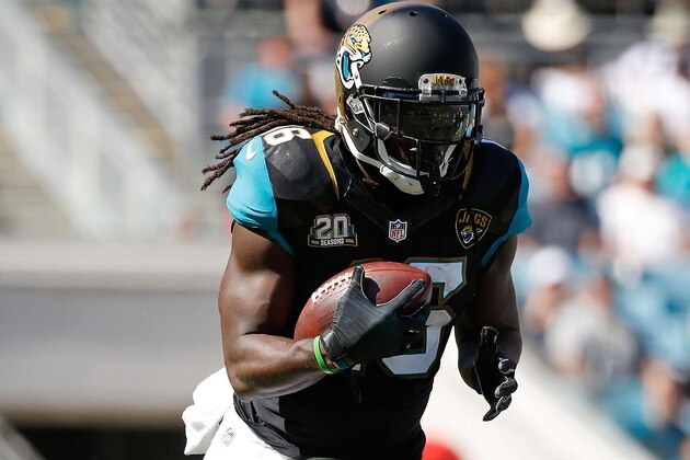 JACKSONVILLE, FL - OCTOBER 26: Denard Robinson #16 of the Jacksonville Jaguars carries during the first quarter of the game against the Miami Dolphins at EverBank Field on October 26, 2014 in Jacksonville, Florida.  (Photo by Rob Foldy/Getty Images)