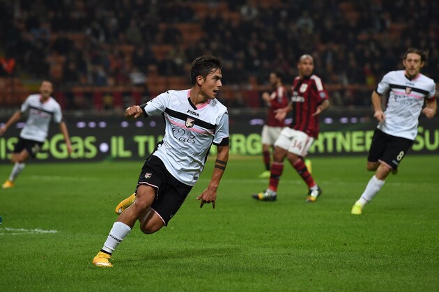 MILAN, ITALY - NOVEMBER 02:  Paulo Dybala (C) of Palermo celebrates after scoring his team's second goal during the Serie A match between AC Milan and US Citta di Palermo at Stadio Giuseppe Meazza on November 2, 2014 in Milan, Italy.  (Photo by Tullio M. Puglia/Getty Images)