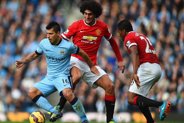 MANCHESTER, ENGLAND - NOVEMBER 02:  Sergio Aguero of Manchester City is closed down by Marouane Fellaini and Luis Antonio Valencia of Manchester United during the Barclays Premier League match between Manchester City and Manchester United at Etihad Stadium on November 2, 2014 in Manchester, England.  (Photo by Laurence Griffiths/Getty Images)