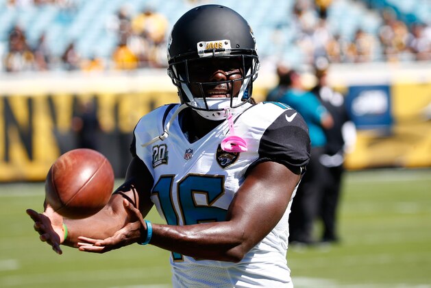 JACKSONVILLE, FL - OCTOBER 05:   Denard Robinson #16 of the Jacksonville Jaguars warms up before the game against the Pittsburgh Steelers at EverBank Field on October 5, 2014 in Jacksonville, Florida.  (Photo by Sam Greenwood/Getty Images)