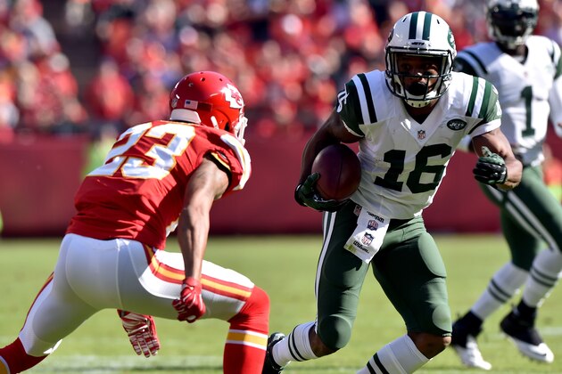 KANSAS CITY, MO - NOVEMBER 02:   Percy Harvin #16 of the New York Jets runs the ball against  Phillip Gaines #23 of the Kansas City Chiefs during the first half at Arrowhead Stadium on November 2, 2014 in Kansas City, Missouri.  (Photo by Peter Aiken/Getty Images)