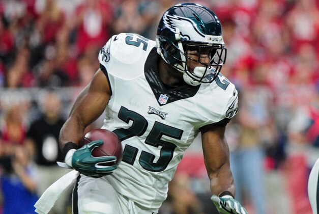 Oct 26, 2014; Glendale, AZ, USA; Philadelphia Eagles running back LeSean McCoy (25) runs the ball during the first half against the Arizona Cardinals at University of Phoenix Stadium. Mandatory Credit: Matt Kartozian-USA TODAY Sports