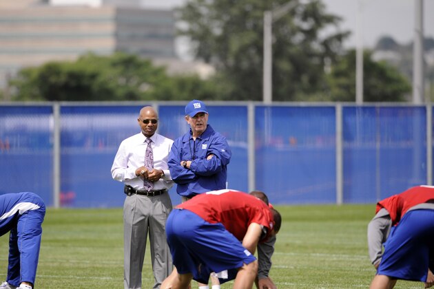 New York Giants' Jerry Reese, left, and Tom Coughlin at NFL football mincamp Wednesday, June 17, 2009 in East Rutherford, N.J. (AP Photo/Bill Kostroun)