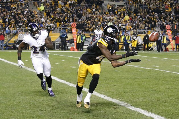 Pittsburgh Steelers quarterback Ben Roethlisberger (7) throws a touchdown to wide receiver Martavis Bryant (10) in front of Baltimore Ravens free safety Darian Stewart (24) in the first quarter of an NFL football game against the Baltimore Ravens, Sunday, Nov. 2, 2014, in Pittsburgh. (AP Photo/Gene J. Puskar)