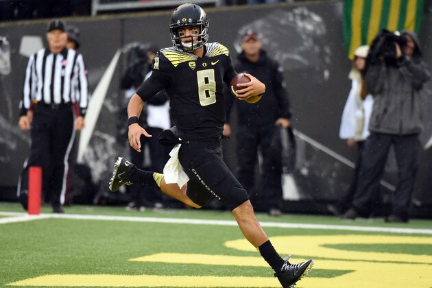 EUGENE, OR - NOVEMBER 1: Quarterback Marcus Mariota #8 of the Oregon Ducks runs in for a touch down during the first quarter of the game against the Stanford Cardinal at Autzen Stadium on November 1, 2014 in Eugene, Oregon. (Photo by Steve Dykes/Getty Images)
