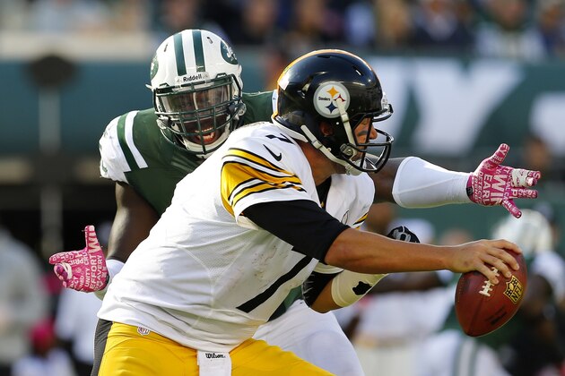 EAST RUTHERFORD, NJ - OCTOBER 13: Defensive end Muhammad Wilkerson #96 of the New York Jets closes in on quarterback Ben Roethlisberger #7 of the Pittsburgh Steelers in the fourth quarter during a game at MetLife Stadium on October 13, 2013 in East Rutherford, New Jersey. The Steelers defeated the Jets 19-6. (Photo by Rich Schultz /Getty Images)