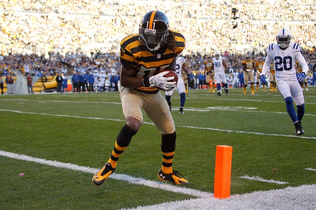 PITTSBURGH, PA - OCTOBER 26:  Markus Wheaton #11 of the Pittsburgh Steelers makes a touchdown catch during the first quarter against the Indianapolis Colts at Heinz Field on October 26, 2014 in Pittsburgh, Pennsylvania.  (Photo by Justin K. Aller/Getty Images)