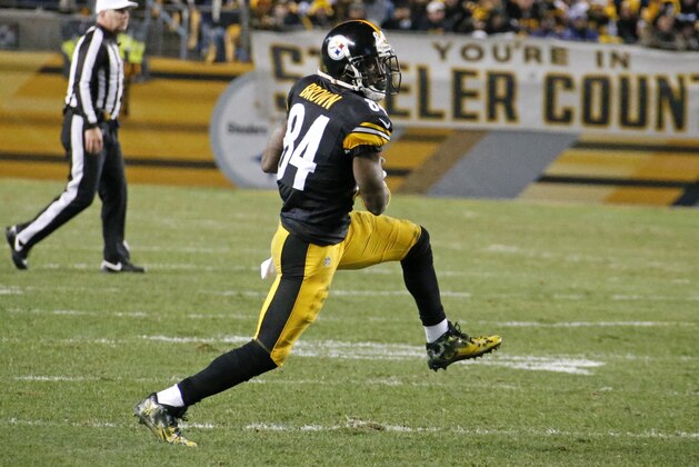 Pittsburgh Steelers wide receiver Antonio Brown (84) runs after catching a pass from quarterback Ben Roethlisberger during the second half of an NFL football game against the Baltimore Ravens Sunday, Nov. 2, 2014, in Pittsburgh. (AP Photo/Gene Puskar)
