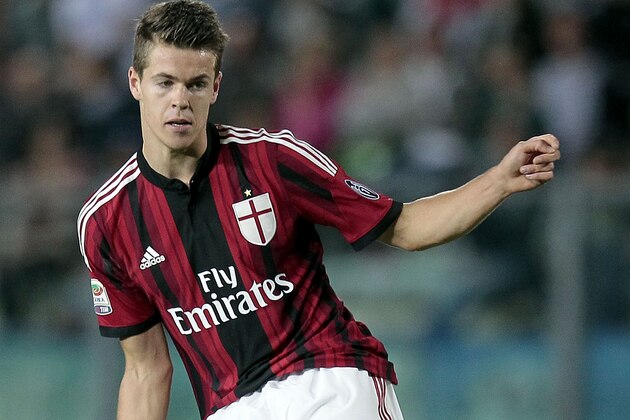 EMPOLI, ITALY - SEPTEMBER 23: Marco Van Ginkel of AC Milan in action during the Serie A match between Empoli FC and AC Milan at Stadio Carlo Castellani on September 23, 2014 in Empoli, Italy.  (Photo by Gabriele Maltinti/Getty Images)