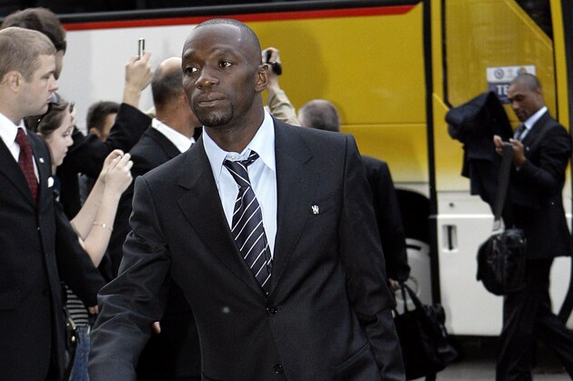 MOSCOW, RUSSIA - MAY 19: Chelsea football player Claude Makelele arrives at the Ritz Carlton Hotel on May 19, 2008 in Moscow, Russia. The Chelsea football team was arriving ahead of their Champions League Final againt Manchester United on Wednesday.  (Photo by Dima Korotayev/Epsilon/Getty Images)