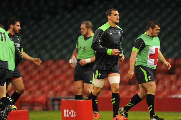 CARDIFF, WALES - NOVEMBER 03:  Wales captain Sam Warburton (2nd r) looks on during Wales training at the Millennium stadium on November 3, 2014 in Cardiff, Wales.  (Photo by Stu Forster/Getty Images)