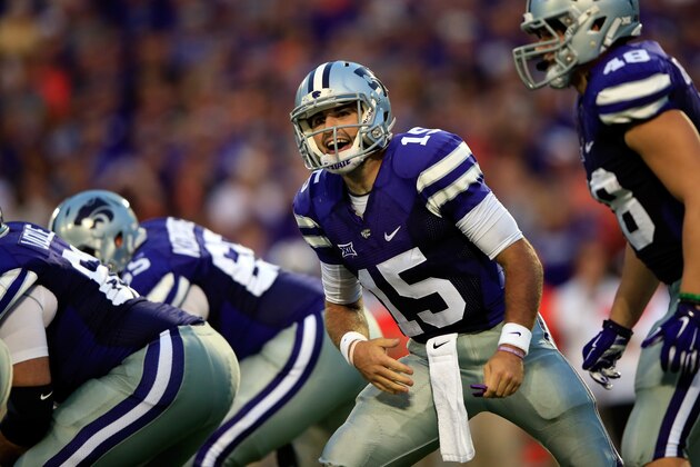 MANHATTAN, KS - SEPTEMBER 18:  Quarterback Jake Waters #15 of the Kansas State Wildcats audibles during the game against the Auburn Tigers at Bill Snyder Family Football Stadium on September 18, 2014 in Manhattan, Kansas.  (Photo by Jamie Squire/Getty Images)