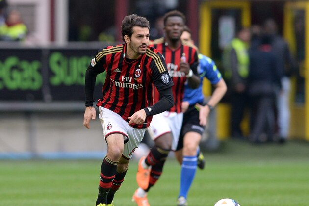 MILAN, ITALY - APRIL 19:  Riccardo Saponara of AC Milan in action during the Serie A match between AC Milan and AS Livorno Calcio at San Siro Stadium on April 19, 2014 in Milan, Italy.  (Photo by Claudio Villa/Getty Images)