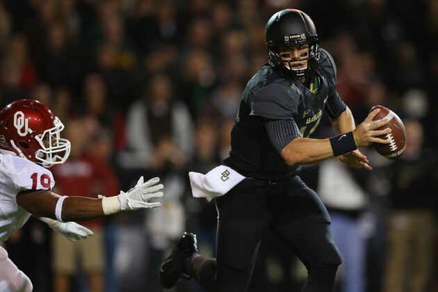 WACO, TX - NOVEMBER 07:  Bryce Petty #14 of the Baylor Bears runs the ball past Eric Striker #19 of the Oklahoma Sooners at Floyd Casey Stadium on November 7, 2013 in Waco, Texas.  (Photo by Ronald Martinez/Getty Images)