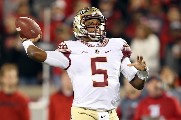 LOUISVILLE, KY - OCTOBER 30:  Jameis Winston #5 of the Florida State Seminoles throws a pass in the fourth quarter against the Louisville Cardinals during their game at Papa John's Cardinal Stadium on October 30, 2014 in Louisville, Kentucky.  (Photo by Andy Lyons/Getty Images)