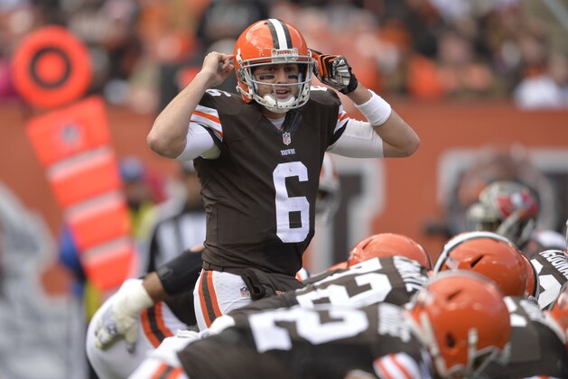 Cleveland Browns quarterback Brian Hoyer (6) calls a play during an NFL football game against the Tampa Bay Buccaneers Sunday, Nov. 2, 2014, in Cleveland. The Browns won 22-17. (AP Photo/David Richard)