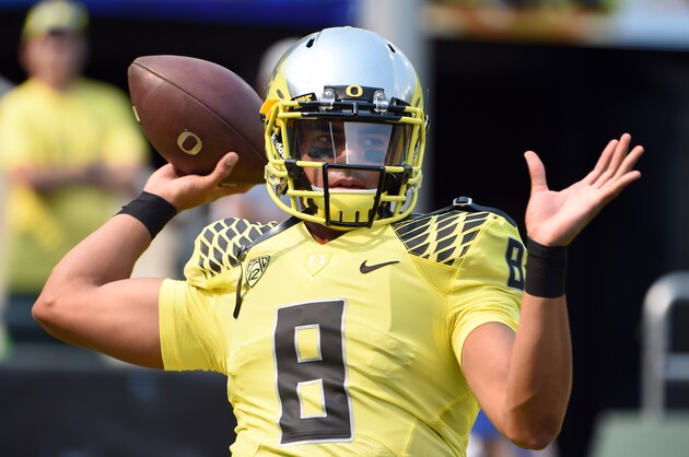 EUGENE, OR -SEPTEMBER 06: Quarterback Marcus Mariota #8 of the Oregon Ducks warms up before the game against the Michigan State Spartans at Autzen Stadium on September 6, 2014 in Eugene, Oregon. (Photo by Steve Dykes/Getty Images)