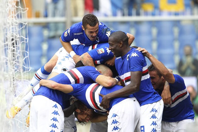 GENOA, ITALY - NOVEMBER 02:  Players of UC Sampdoria celebrate during the Serie A match between UC Sampdoria and ACF Fiorentina at Stadio Luigi Ferraris on November 2, 2014 in Genoa, Italy.  (Photo by Marco Luzzani/Getty Images)