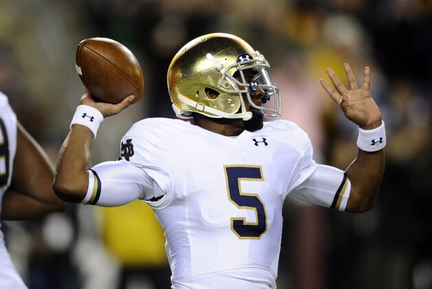 Notre Dame quarterback Everett Golson looks to pass during the first half an NCAA college football game against Navy, Saturday, Nov. 1, 2014, in Landover, Md. (AP Photo/Nick Wass)