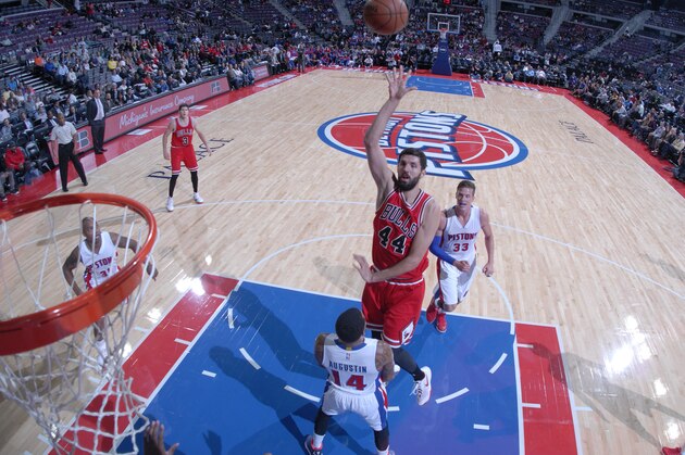 AUBURN HILLS, MI - OCTOBER 7:  Nikola Mirotic #44 of the Chicago Bulls shoots against the Detroit Pistons during the game on October 7, 2014 at The Palace of Auburn Hills in Auburn Hills, Michigan. NOTE TO USER: User expressly acknowledges and agrees that, by downloading and/or using this photograph, User is consenting to the terms and conditions of the Getty Images License Agreement.  Mandatory Copyright Notice: Copyright 2014 NBAE (Photo by Allen Einstein/NBAE via Getty Images)